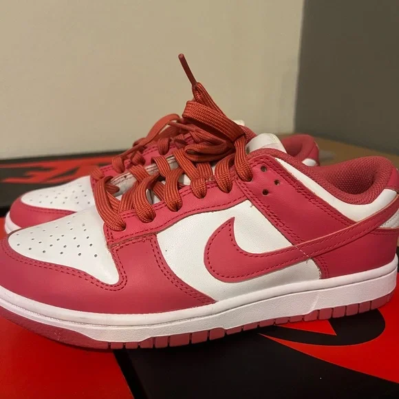 Nike Dunk Low
Archeo Pink (Women's) - Picture 2 of 11